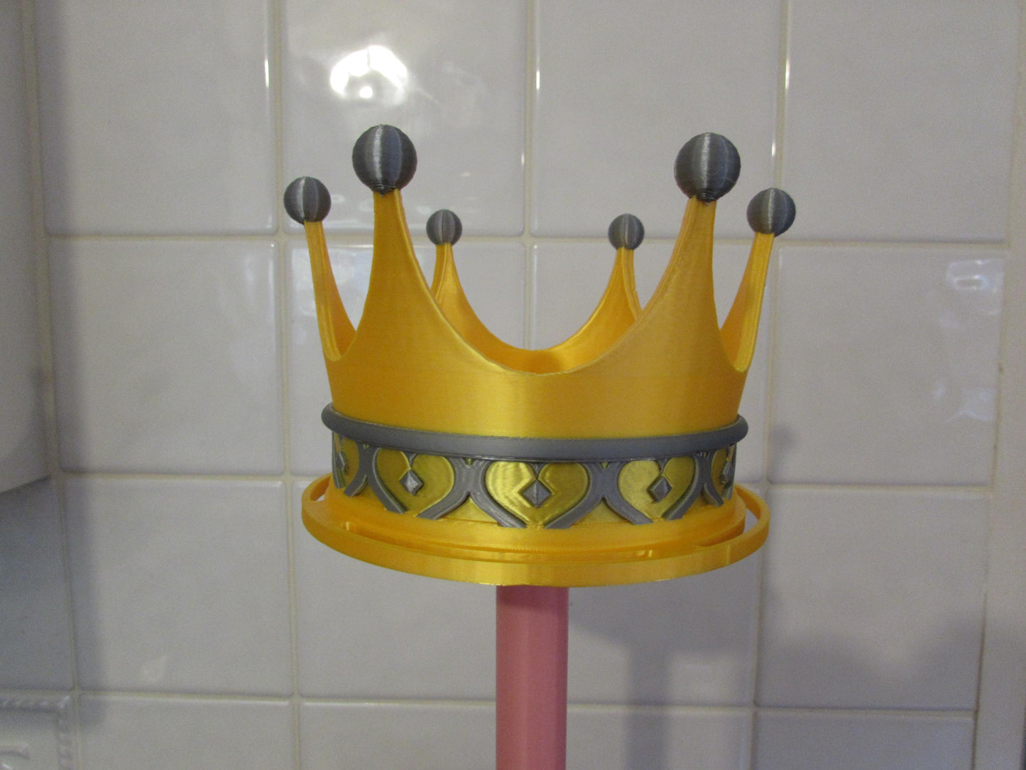 Lip Oil rotating crown display