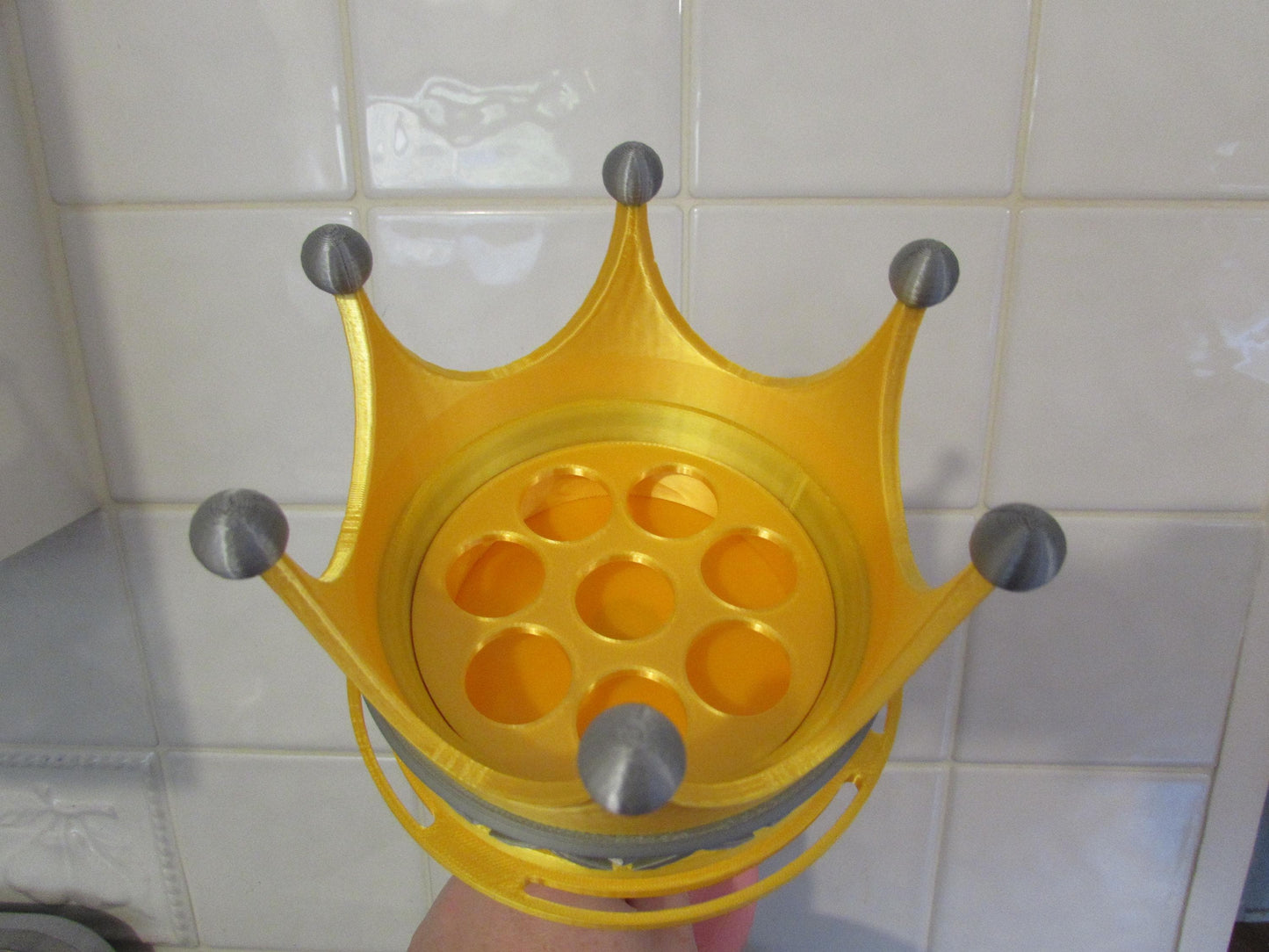 Lip Oil rotating crown display