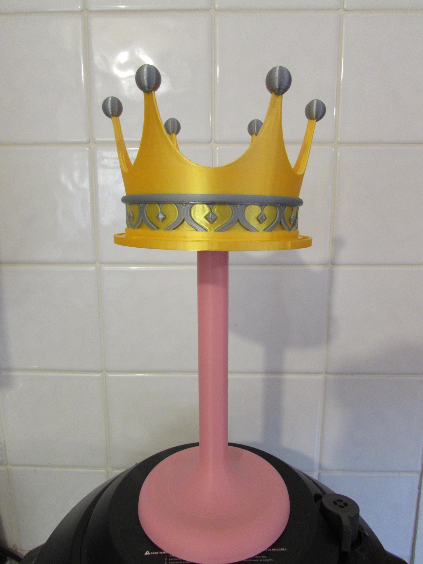 Lip Oil rotating crown display